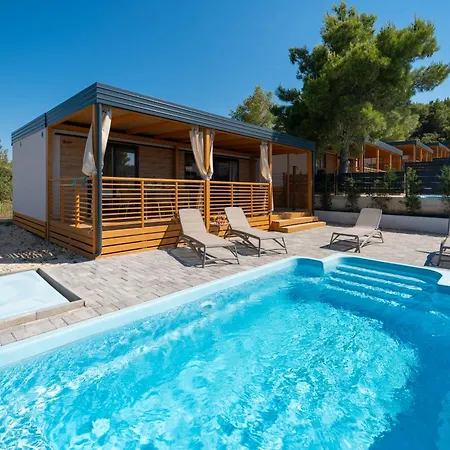 Nevia - Mobile Homes With Heated Private Pool Camping