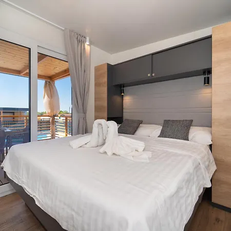 Nevia - Mobile Homes With Heated Private Pool Camping