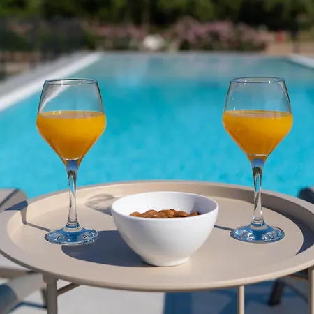Nevia - Mobile Homes With Heated Private Pool Camping Neviđane