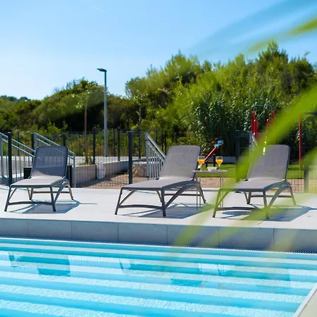 Camping Nevia - Mobile Homes With Heated Private Pool Neviđane