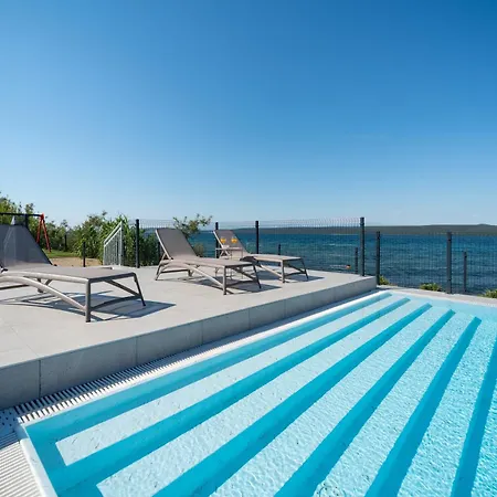 Nevia - Mobile Homes With Heated Private Pool Camping