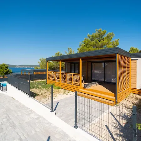 Nevia - Mobile Homes With Heated Private Pool Camping Neviđane