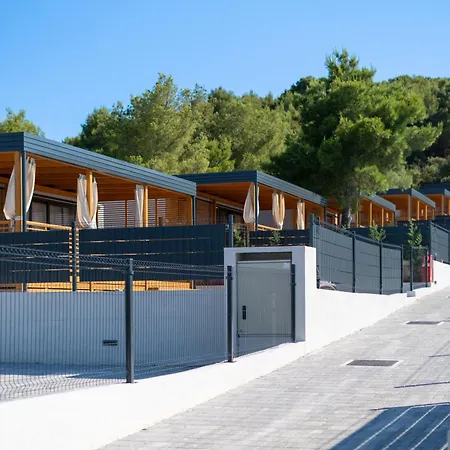 Camping Nevia - Mobile Homes With Heated Private Pool *