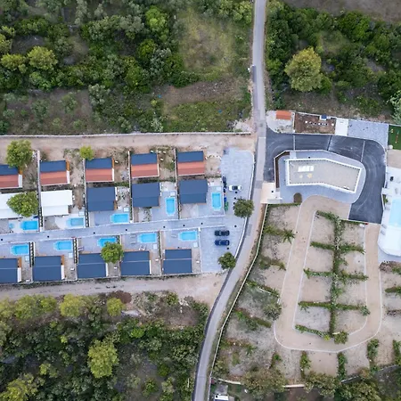 Nevia - Mobile Homes With Heated Private Pool Neviđane