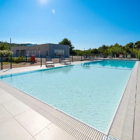 Nevia - Mobile Homes With Heated Private Pool Camping