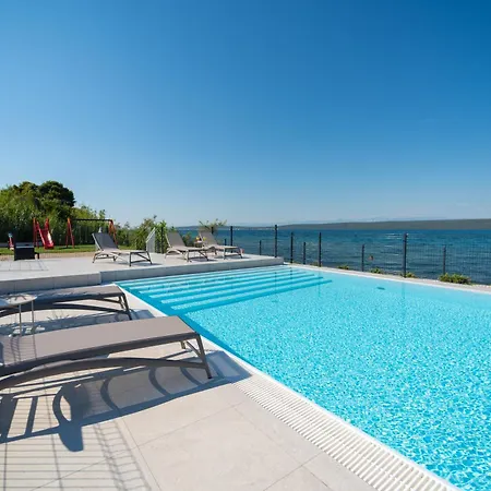 Camping Nevia - Mobile Homes With Heated Private Pool
