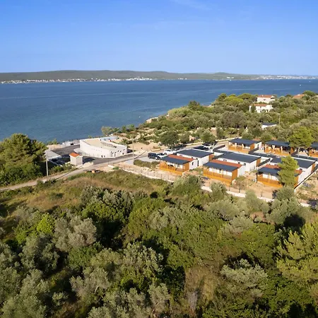 Camping Nevia - Mobile Homes With Heated Private Pool Neviđane