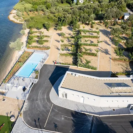 Nevia - Mobile Homes With Heated Private Pool Camping Neviđane