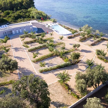 Nevia - Mobile Homes With Heated Private Pool Camping *